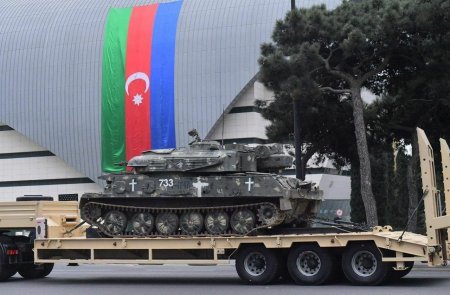 “Müharibə başlasa, azərbaycanlılar bizim tankları Bakıda görəcəklər” - Doğrudan da o tanklar Bakıdadır!