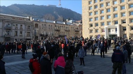 Gürcüstanda 200-dən çox restoran və kafe qadağalara etiraz edərək xidməti dayandırdılar