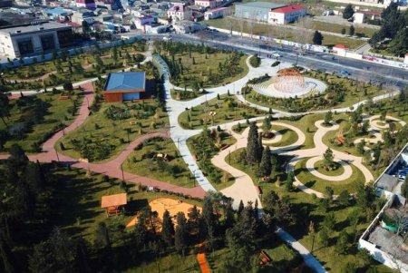 İlham Əliyev və Mehriban Əliyeva Yasamalda parkın açılışında - FOTO