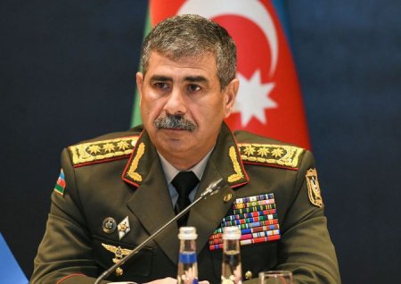 Müdafiə naziri general-polkovnik Zakir Həsənovun rəhbərliyi altında xidməti müşavirə keçirilib.