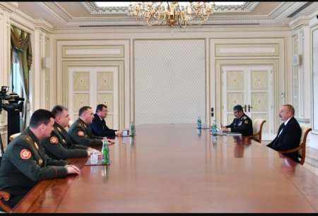 Prezident İlham Əliyev Belarusiya Müdafiə Nazirini qəbul edib.