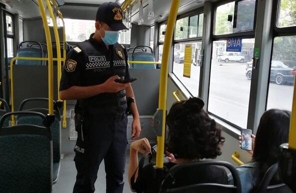 Polis metro və avtobusda maska taxmayanları cərimələdi