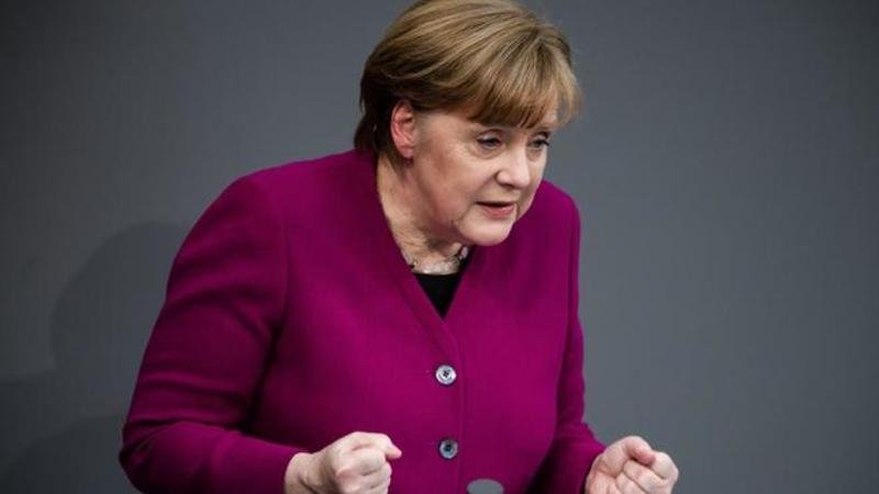 Angela Merkel vəzifəsini tərk etdi
