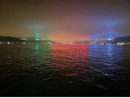 Qarabağ zəfəri il dönümü şərəfinə İstanbul körpüsü bayrağımıza boyandı 