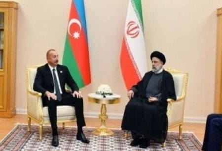 Prezident İlham Əliyev İran prezidentinə Aşqabadda görüşüb.