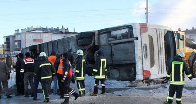 Türkiyədə iki avtobus aşdı: 35 nəfər yaralandı
