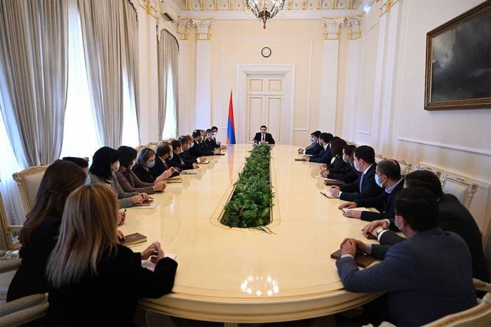 Ermənistan Prezident Aparatında istefalar başlayıb 