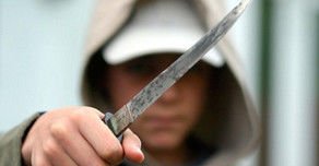 23 yaşlı gənc bıçaqlandı