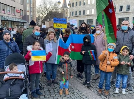 Avropada yaşayan azərbaycanlılar dost Ukrayna xalqına dəstək nümayiş etdirir