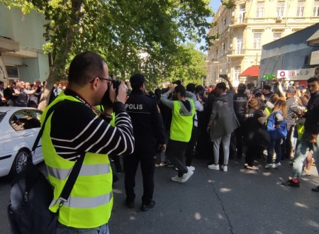Siyasi və ictimai fəalların 14 may tarixli fəvvarələr meydanında təşkil etdiyi mitinq baş tutdu