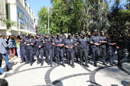Siyasi və ictimai fəalların 14 may tarixli fəvvarələr meydanında təşkil etdiyi mitinq baş tutdu