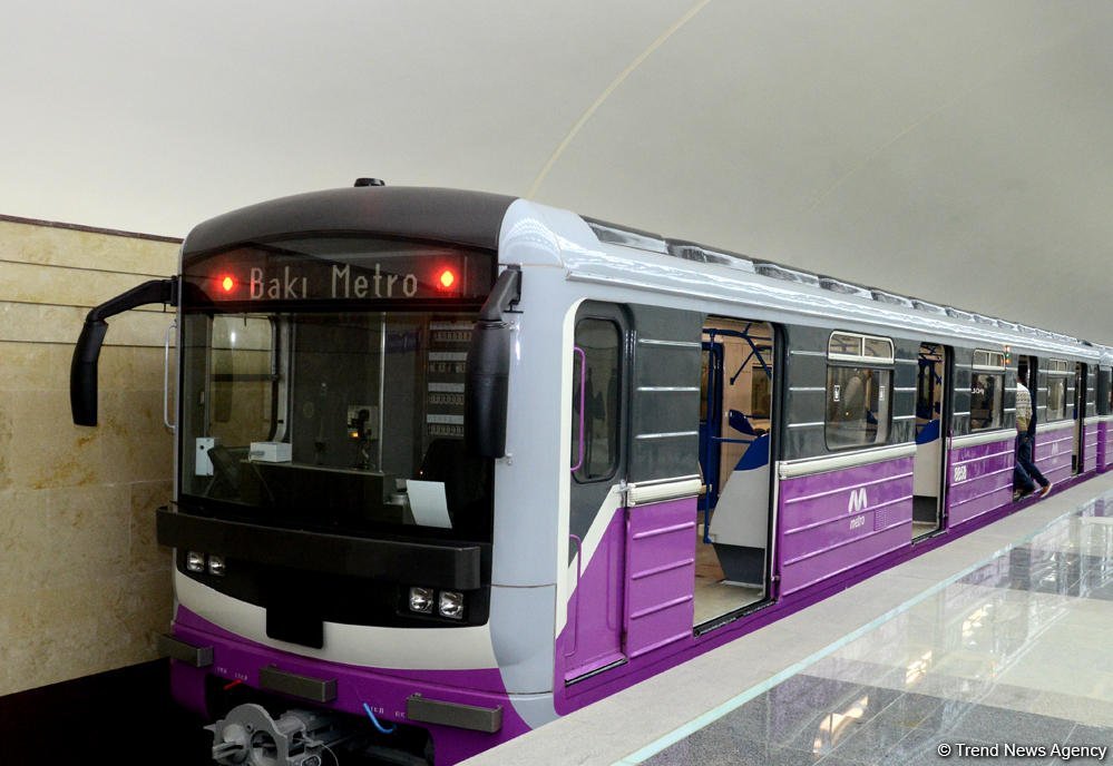 Bakı metrosunda 2 sərnişin huşunu itirib Bakı metrosunda 2 sərnişin huşunu itirib