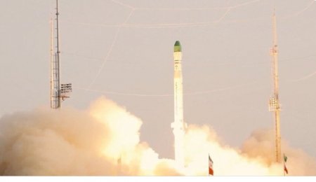 İran kosmosa bərk yanacaqla işləyən raket göndərdi