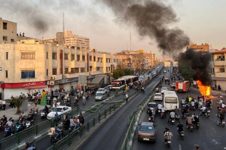 Iranın Buşehr, Şiraz, Mahabad şəhərlərində yeni aksiyalar davam edir