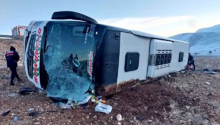 Türkiyədə avtobus qəzası: 8 nəfər ölüb, 35-i yaralanıb
