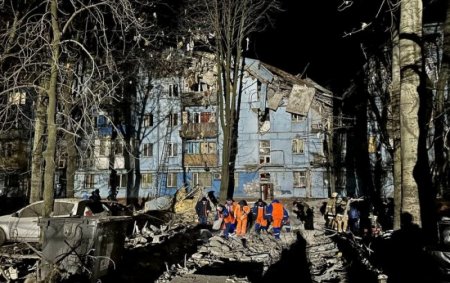 Rusiya hərbçiləri Zaporojye şəhərində yaşayış binasına raket zərbəsi endirib