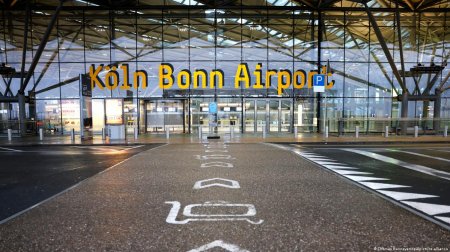 Köln Bonn hava limanında 57 yaşlı kişi avtomobili piyadaların üzərinə sürüb