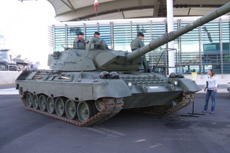   Almaniya müdafiə naziri “Leopard 1A5”i tankını Rusiyaya qarşı effektiv silah adlandırıb