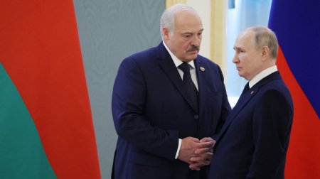 Belarus Rusiyanın nüvə silahını almağa başladı