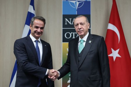 Ərdoğan NATO sammitində Yunanıstanın baş naziri ilə görüşüb 