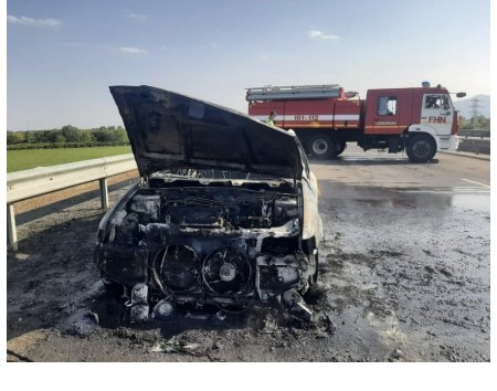 Qazinin avtomobili yanıb Qazinin avtomobili yanıb