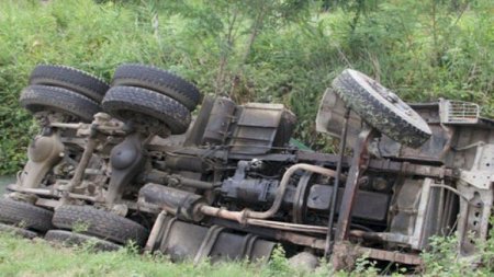 Qubada Kamaz aşıb. Ölən var