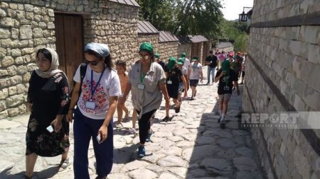 Ukraynalı uşaqlar Azərbaycan mədəniyyəti ilə tanış olub Ukraynalı uşaqlar Azərbaycan mədəniyyəti ilə tanış olub