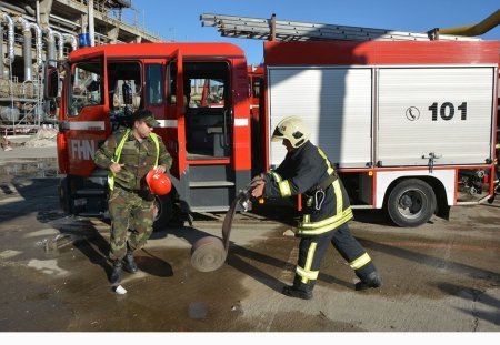 Kürdəmirdə tikinti materiallarının satıldlğı bazarında yanğın olub Kürdəmirdə tikinti materiallarının satıldlğı bazarında yanğın olub