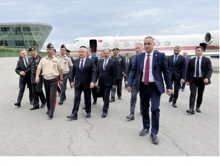 Türk nazir Azərbaycanda səfərdədir