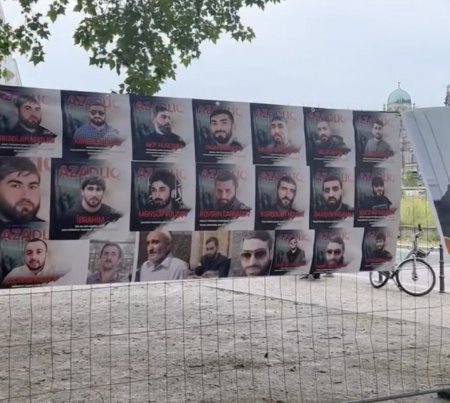 DAS təşkilatı fəallarının Berlində XİN qarşısında oturum aksiyası davam edir