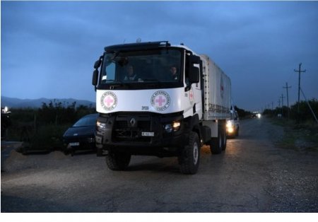 Beynəlxalq Qızıl Xaç Komitəsinin avtomobilləri Ağdam-Xankəndi yolundan istifadə edir