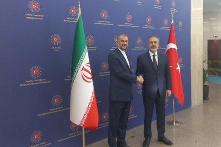 İranlı nazirin Ankarada Türk həmkarı arasında görüşü keçirilib
