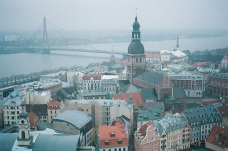 Latviya rus vətəndaşlarınıı ölkədən deportasiya edəcək Latviya rus vətəndaşlarınıı ölkədən deportasiya edəcək