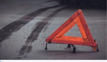 Samuxda baş verən qəzada 40 ton benzin yola dağılıb Samuxda baş verən qəzada 40 ton benzin yola dağılıb