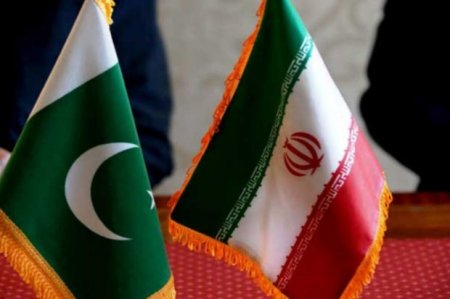 Pakistan İran sərhəddinə qoşun yığır