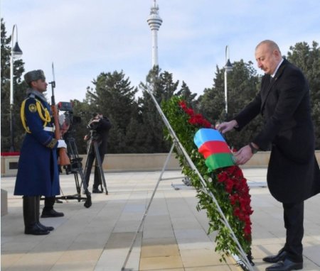 Prezident və xanımı "20 Yanvar" Şəhidlərini ehtiramla yad ediblər