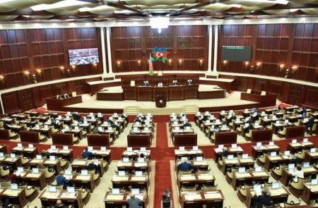 Parlament “Media haqqında” yeni qanun qəbul edildi