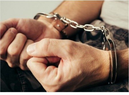 Polis dələduzluğa görə axtarışda olan şəxsləri saxlayıb Polis dələduzluğa görə axtarışda olan şəxsləri saxlayıb