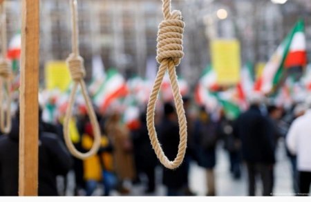 İranda yeni ilin ilk günündə 15 məhbus dar ağacından asılıb İranda yeni ilin ilk günündə 15 məhbus dar ağacından asılıb