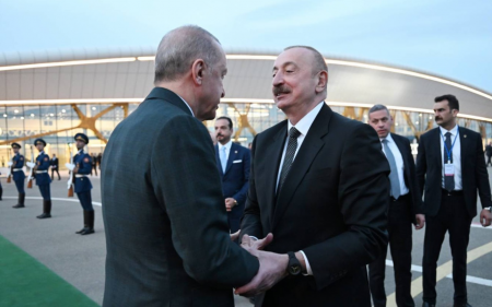İlham Əliyev Ərdoğanı yola salıb İlham Əliyev Ərdoğanı yola salıb