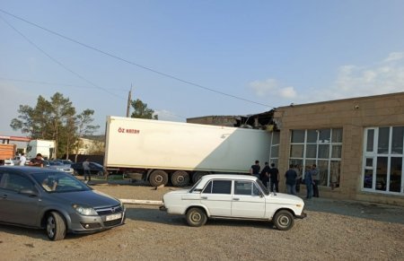Goranboyda TIR mağazaya çırpılıb – Türkiyə vətəndaşı yaralanıb Goranboyda TIR mağazaya çırpılıb – Türkiyə vətəndaşı yaralanıb