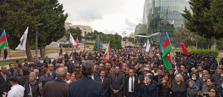 AXCP-yə Şəhidlər xiyabanını ziyarət etməyə icazə verilmədi AXCP-yə Şəhidlər xiyabanını ziyarət etməyə icazə verilmədi