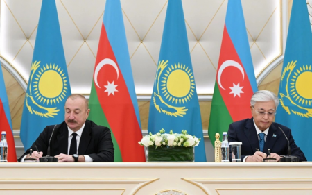 Azərbaycan və Qazaxıstan arasında sənədlər mübadilə olundu Azərbaycan və Qazaxıstan arasında sənədlər mübadilə olundu