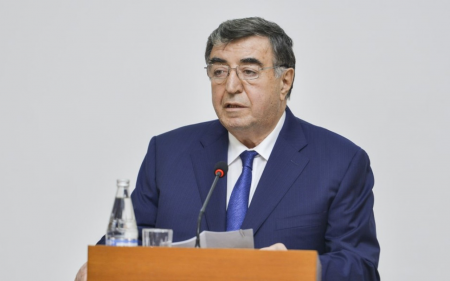 Hakimiyyəti zəbt edən məmurlar: 80 yaşlı siyasətçilər və idarəetmədə gəncləşməyən sistem Hakimiyyəti zəbt edən məmurlar: 80 yaşlı siyasətçilər və idarəetmədə gəncləşməyən sistem