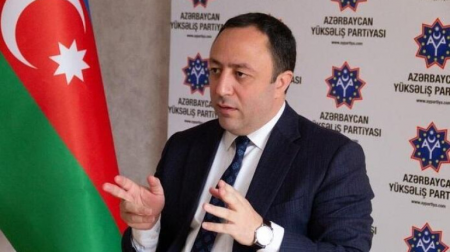 Keçmiş partiya sədri məhkəmə zalında həbs edildi Keçmiş partiya sədri məhkəmə zalında həbs edildi