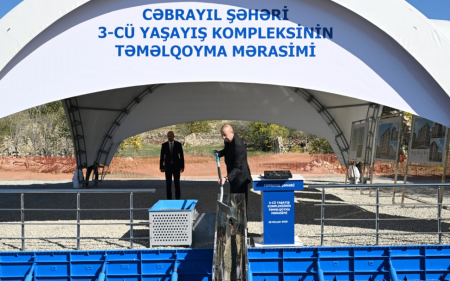 Prezident İlham Əliyev Cəbrayılda ikinci və üçüncü yaşayış komplekslərinin təməlini qoyub Prezident İlham Əliyev Cəbrayılda ikinci və üçüncü yaşayış komplekslərinin təməlini qoyub