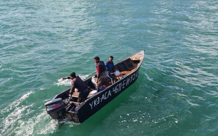 Xəzərdə batma təhlükəsi ilə üzləşən 3 balıqçı xilas edilib Xəzərdə batma təhlükəsi ilə üzləşən 3 balıqçı xilas edilib