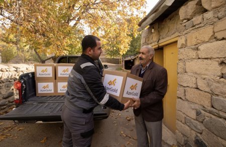 “AzerGold” tərəfindən Naxçıvanda aztəminatlı ailələrə bayram sovqatı təqdim edilib “AzerGold” tərəfindən Naxçıvanda aztəminatlı ailələrə bayram sovqatı təqdim edilib