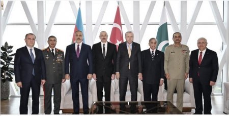 Bakıda Azərbaycan, Türkiyə və Pakistan liderlərinin üçtərəfli görüşü keçirilib Bakıda Azərbaycan, Türkiyə və Pakistan liderlərinin üçtərəfli görüşü keçirilib