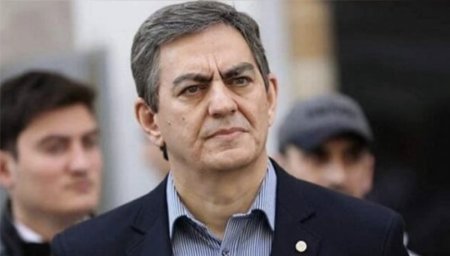 Xülasə: Əli Kərimli saxlanılıb, evində axtarış aparılır Xülasə: Əli Kərimli saxlanılıb, evində axtarış aparılır